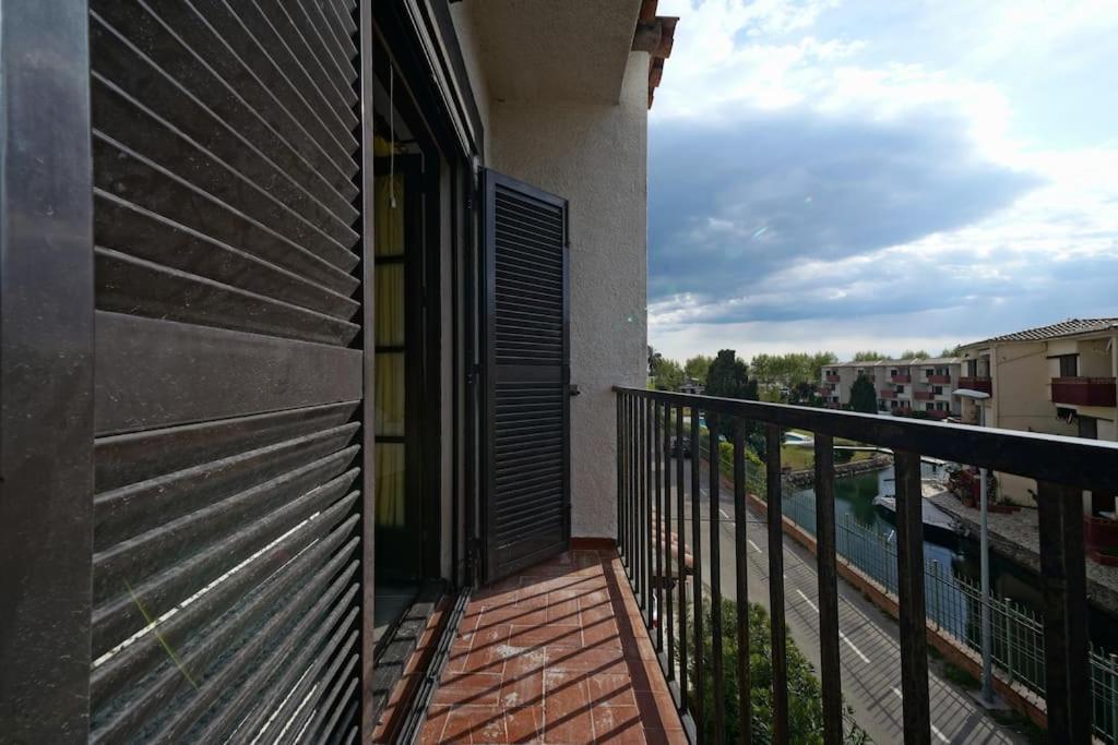Bonito apartamento equipado, cerca de la playa Ampuriabrava Exterior foto
